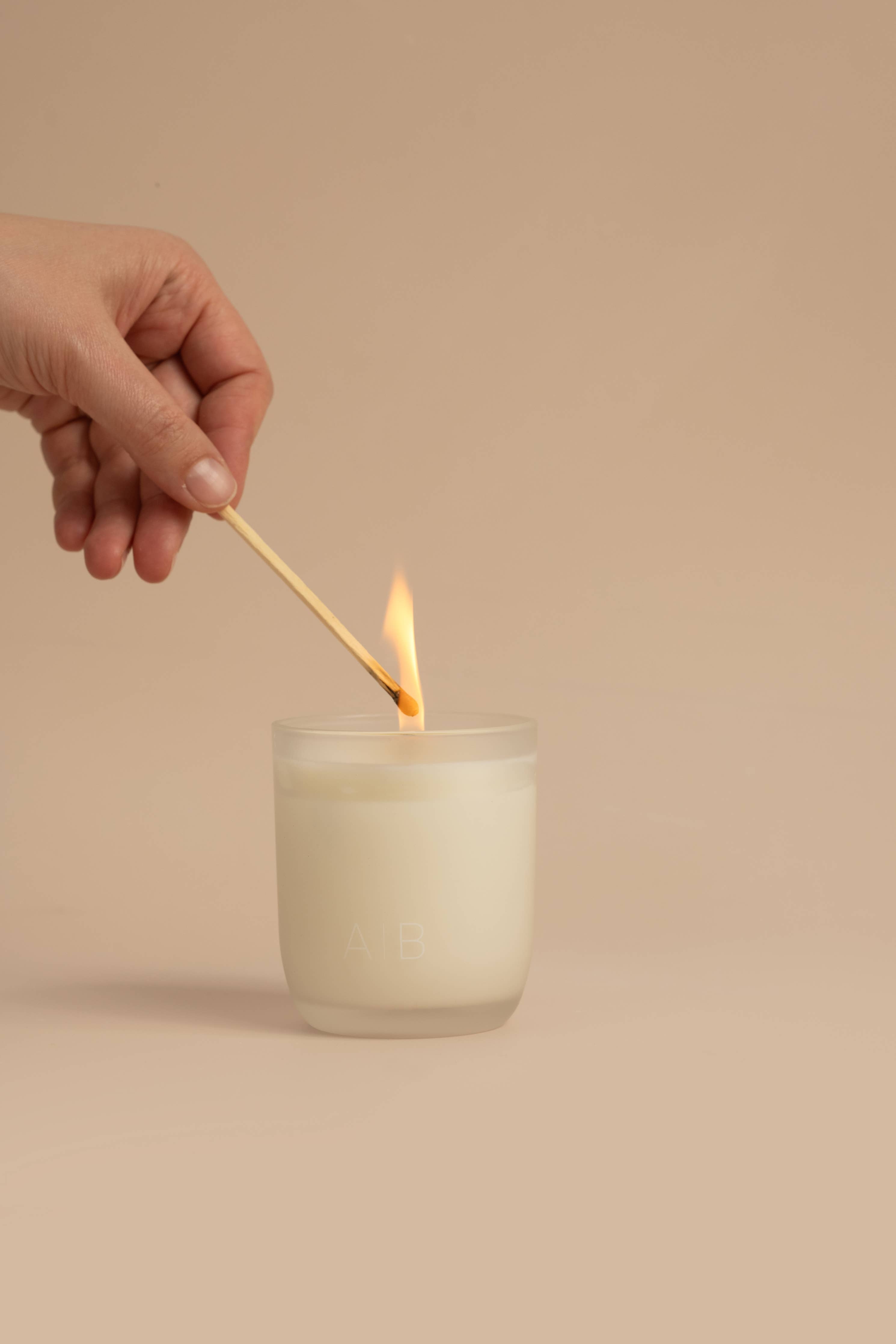 Amber, Bergamot & Vanilla scented candle