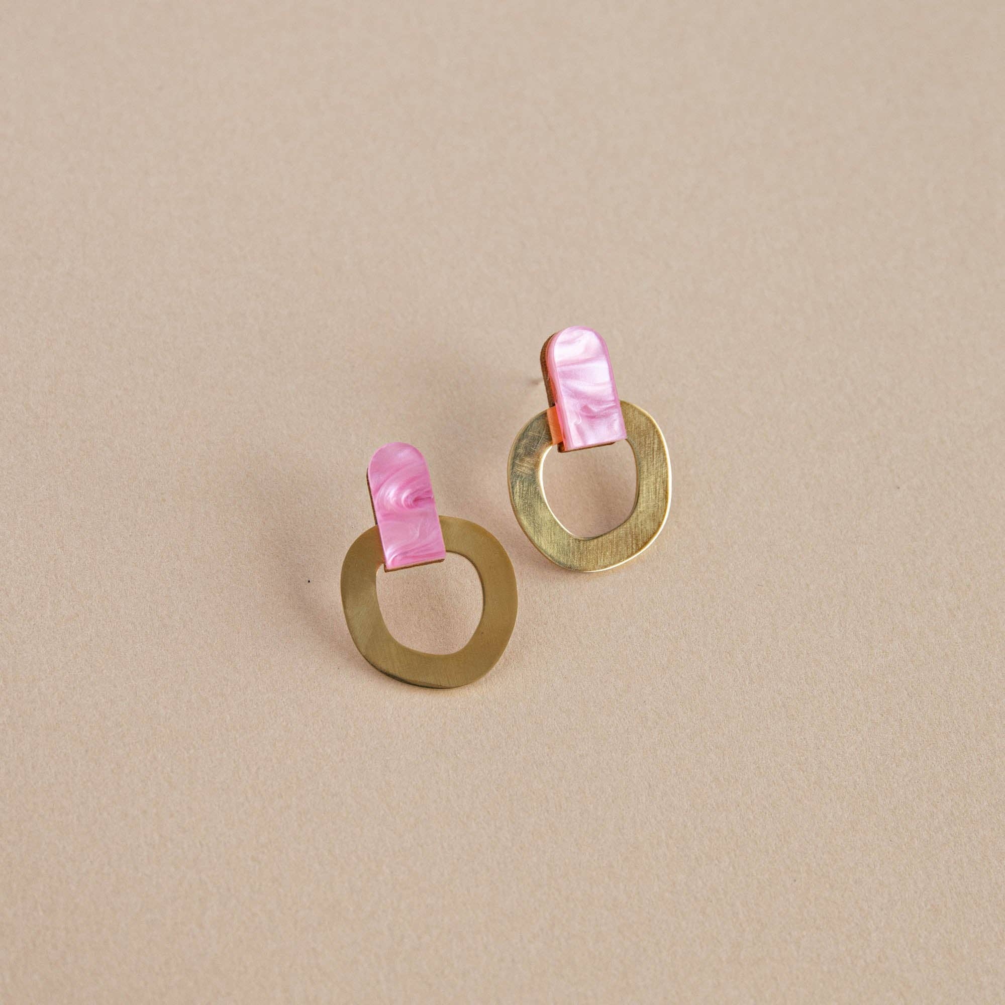 Around Brass Stud Earrings : Pink